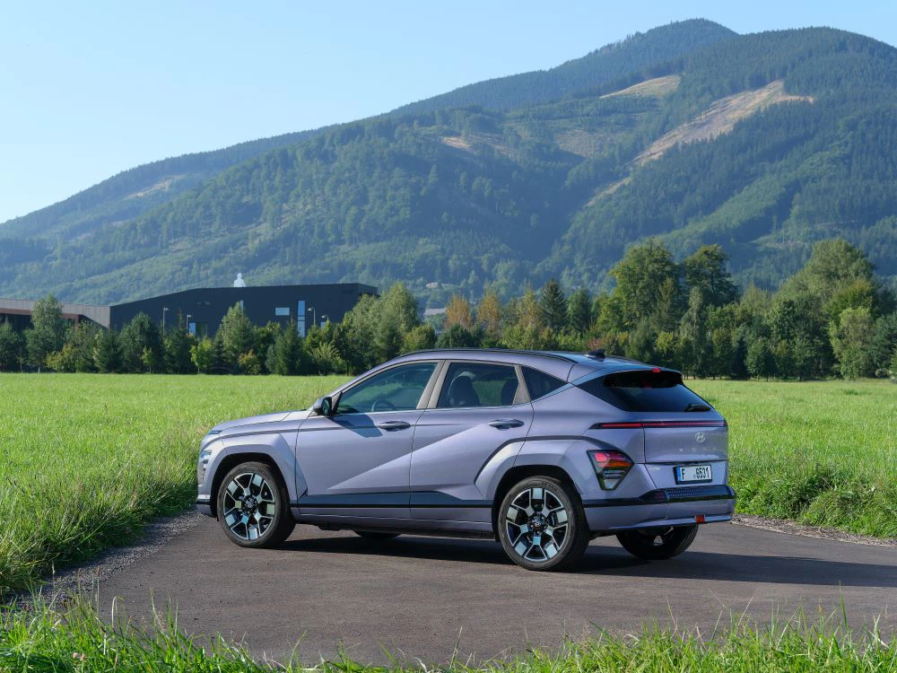 Hyundai Kona Electric 2024 Skraa Fra Siden
