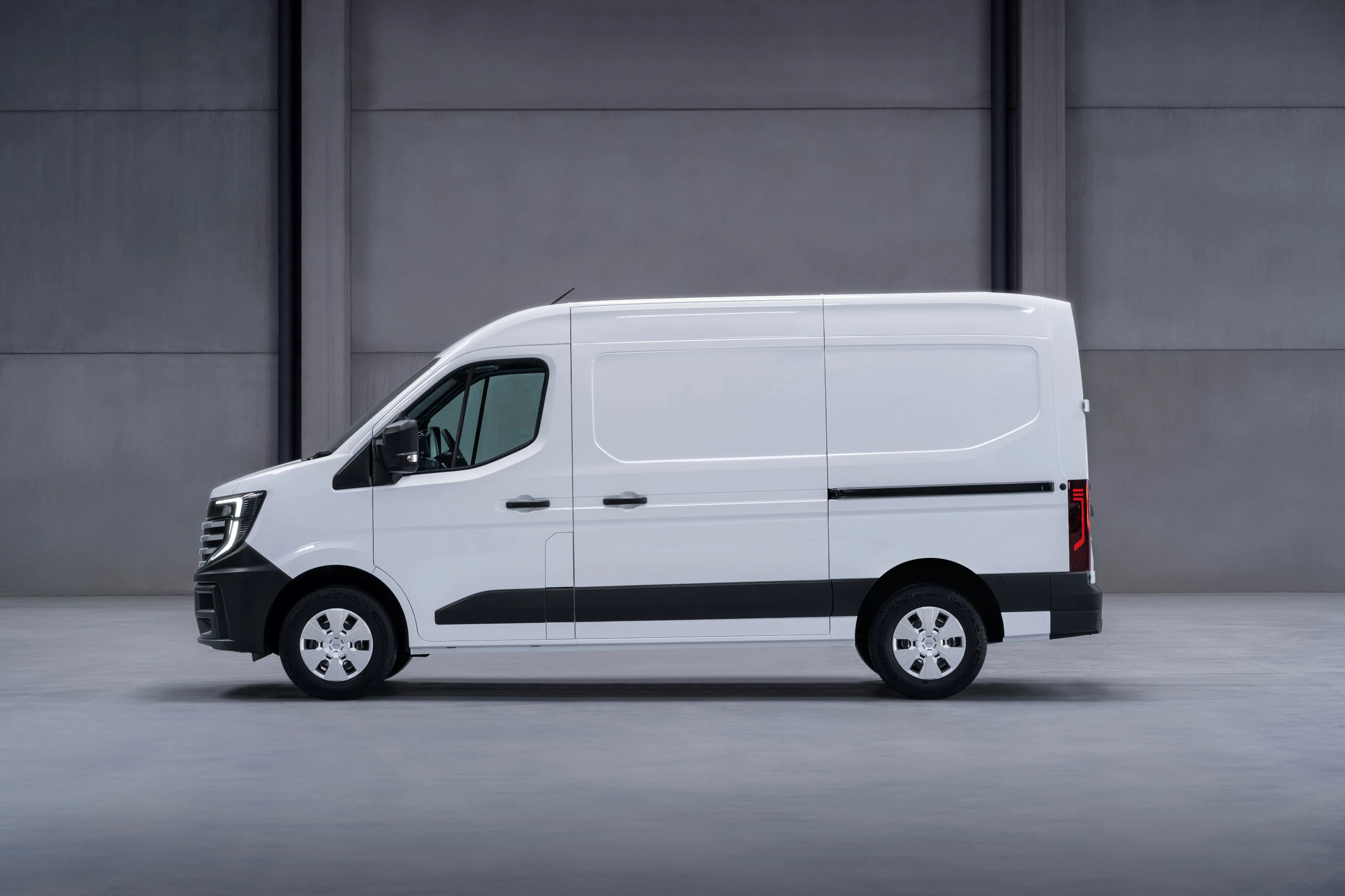 Nissan Interstar 2025 ICE Venstre Side