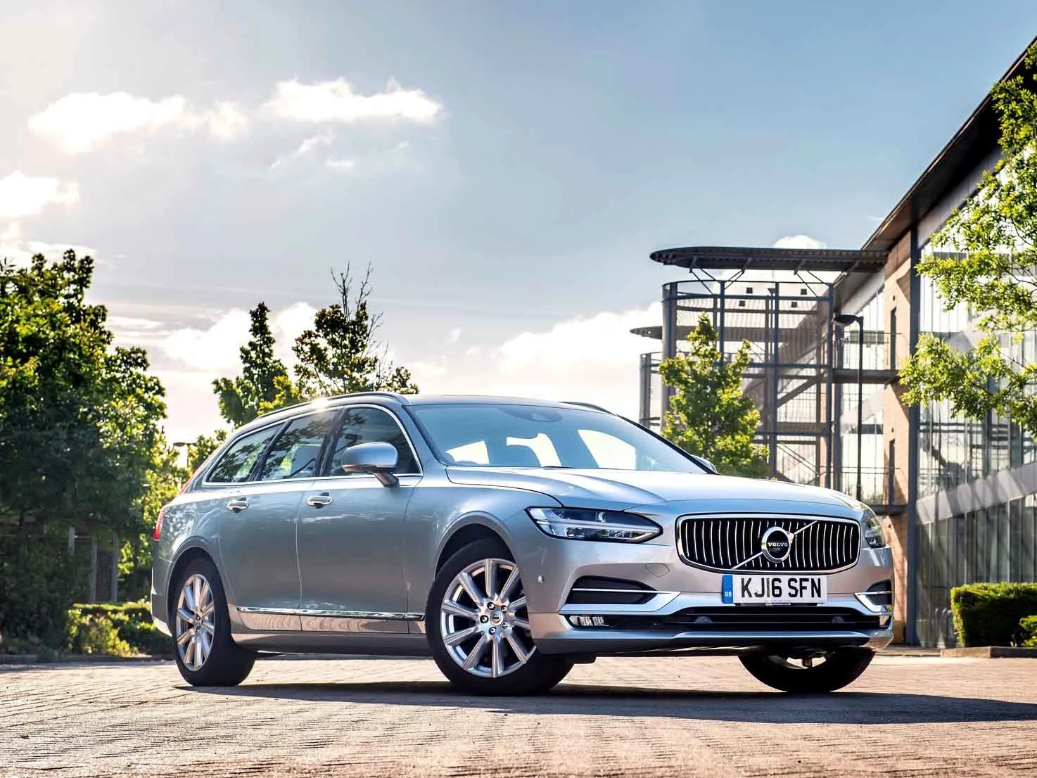 Den Nye Aftapning Af Den Klassiske Herregårdsvogn Dét Er Volvo V90 Recharge