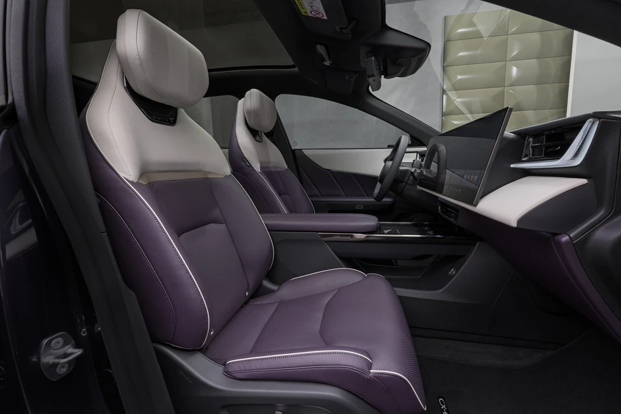 Mazda CX 6E 2026 Forsæder Benplads