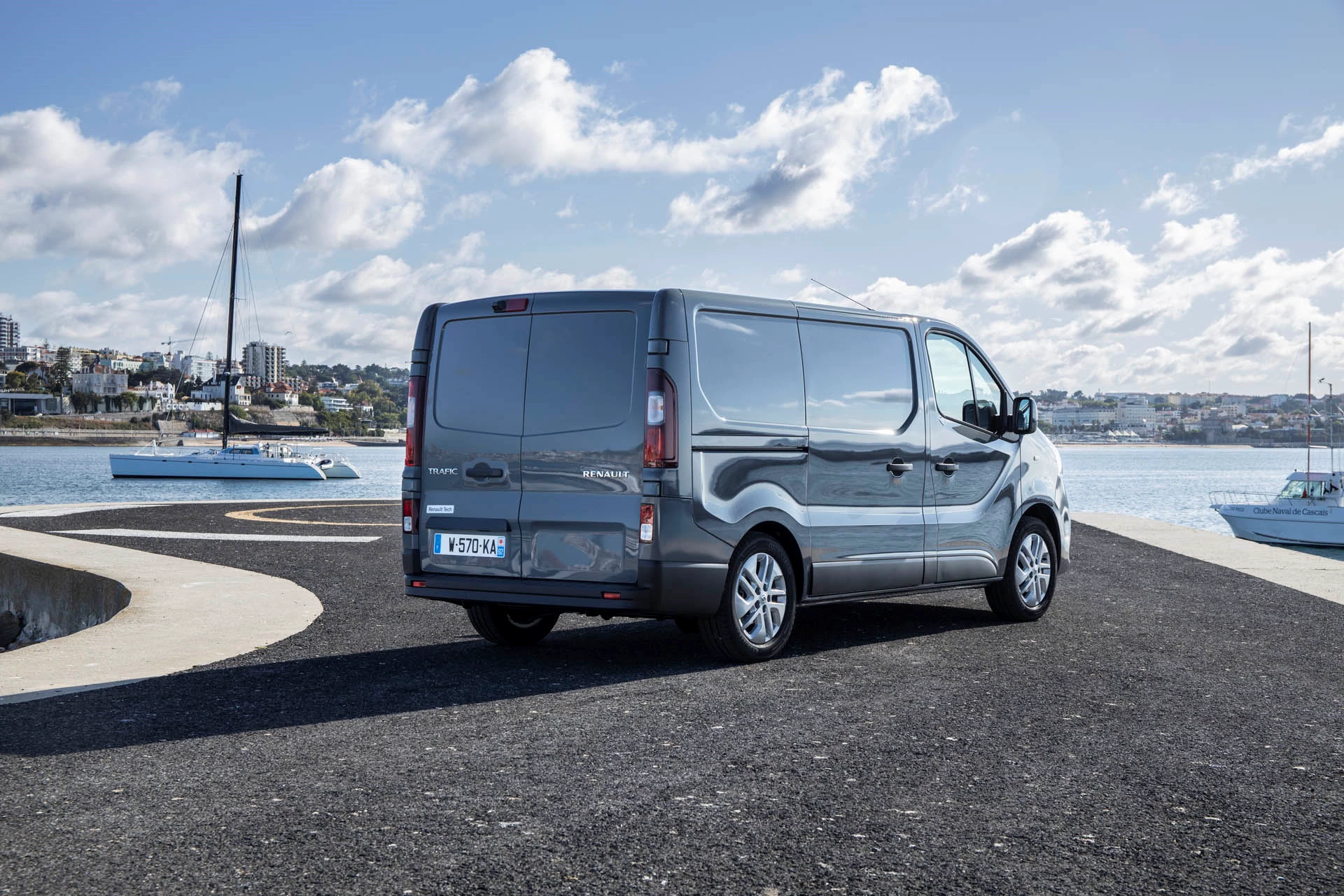 7 2019 New Renault TRAFIC Press Tests In Portugal