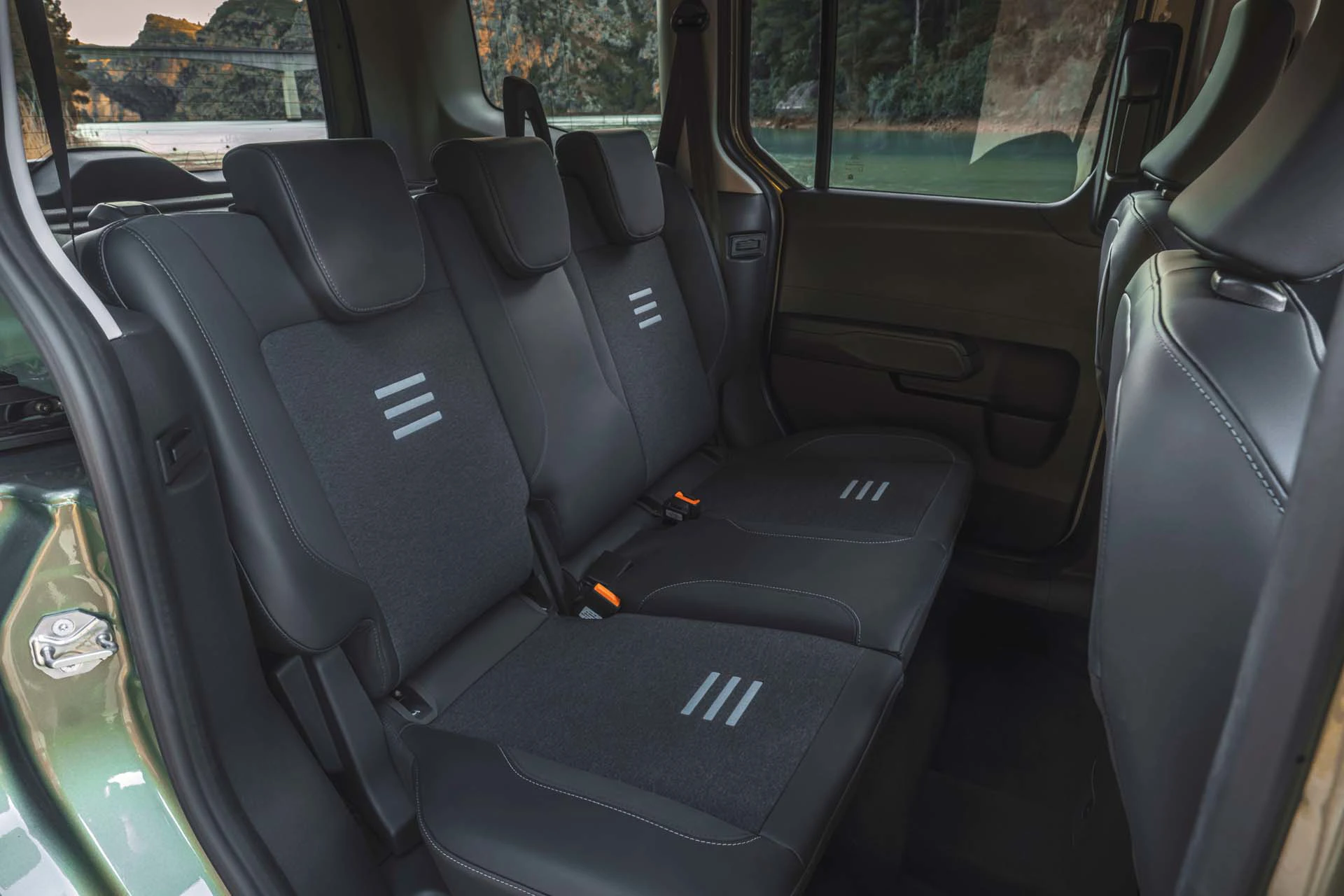 Ford E Tourneo Courier 2023 Bagsaeder