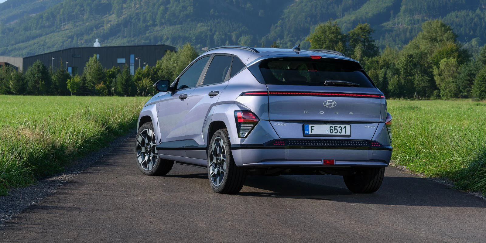 Hyundai Kona Electric 2025 Parkeret Bagfra Ny (2)