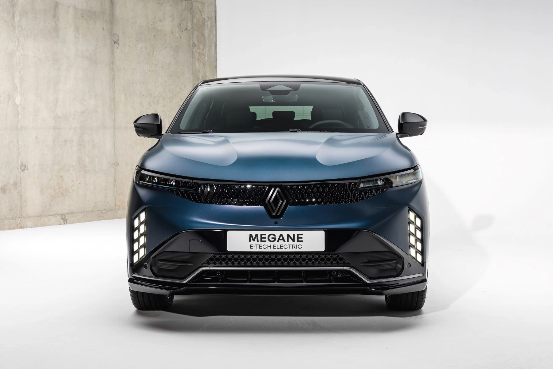 Renault Megane Electric 2026 Studio Front