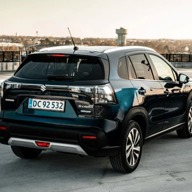 Suzuki S Cross 2025 Parkeret Bagfra