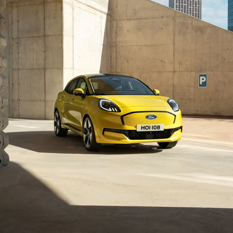 Ford Puma Gen E Elektrisk 2024 Skraa Forfra Parkeret