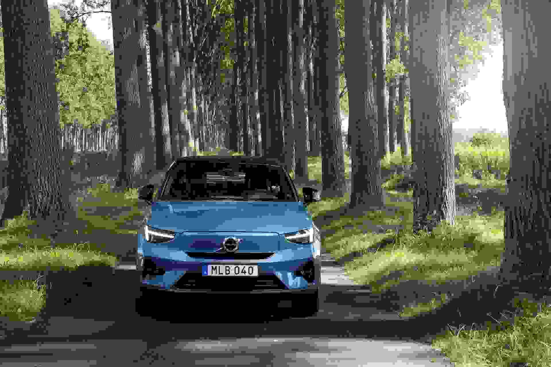 287362 Volvo C40 Recharge Fjord Blue