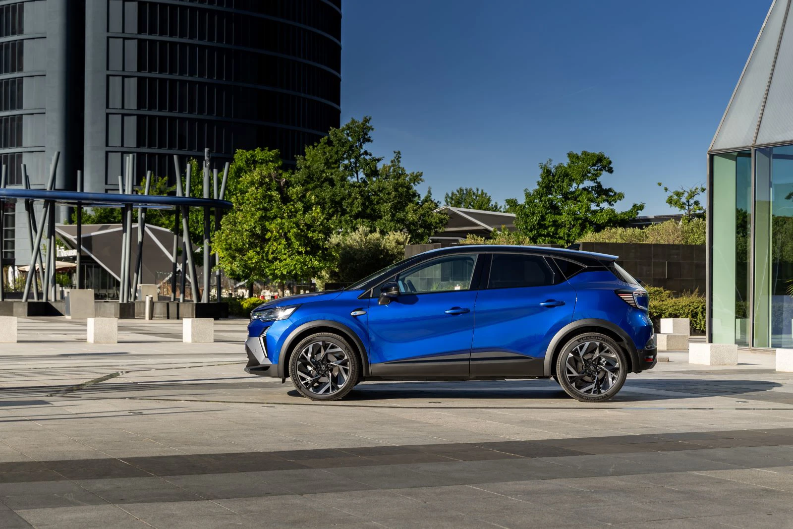 Renault Captur 2024 Esprit Alpine Iron Blue Side