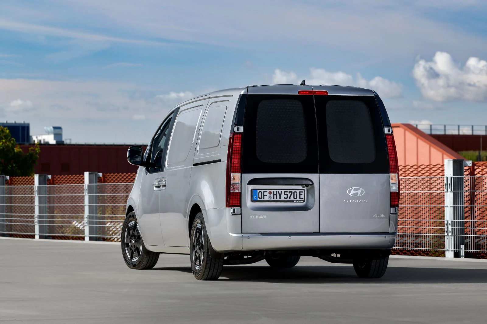 Hyundai STARIA Cargo 2026 Skraa Bagfra