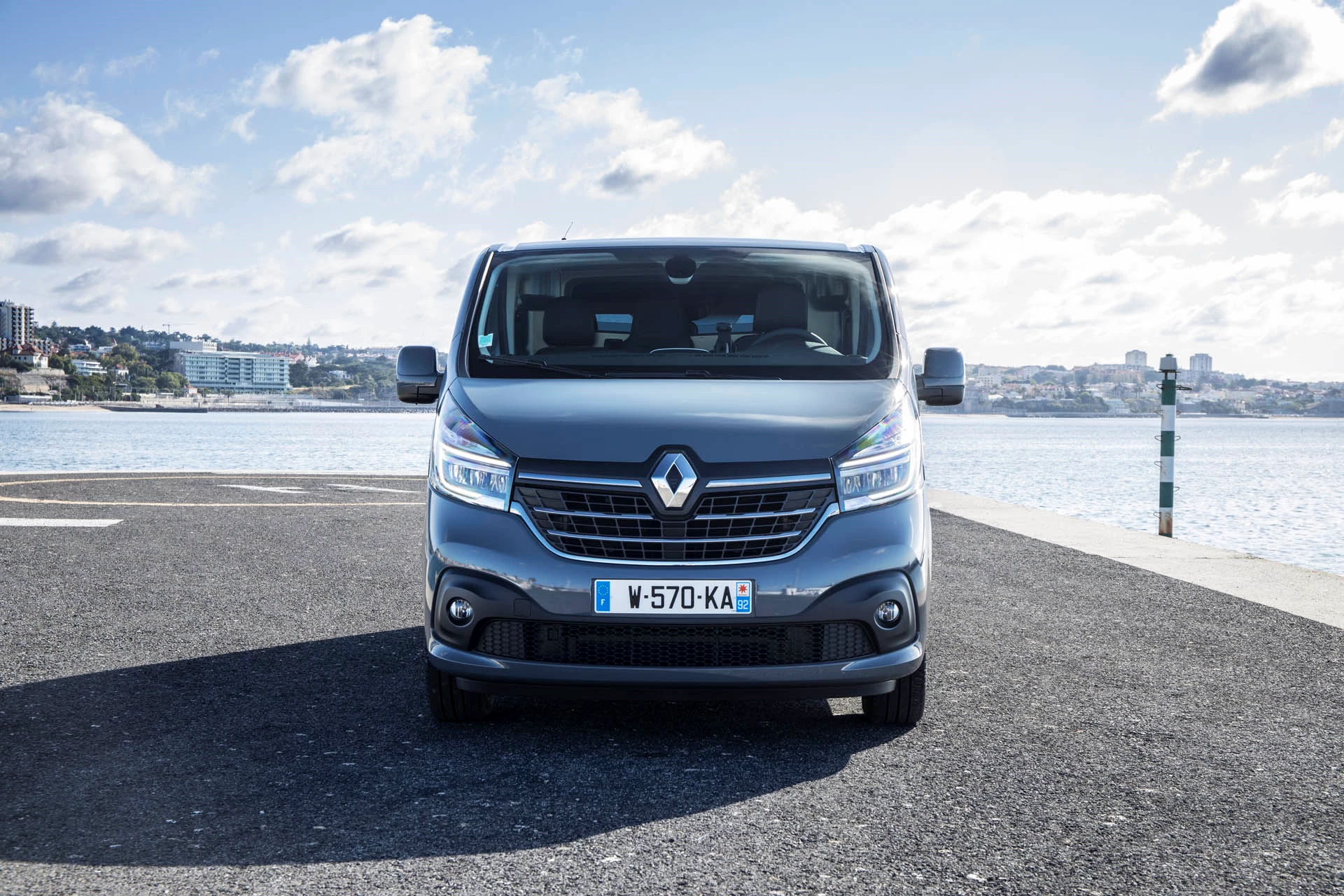 9 2019 New Renault TRAFIC Press Tests In Portugal