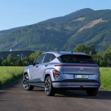 Hyundai Kona Electric 2025 Parkeret Bagfra