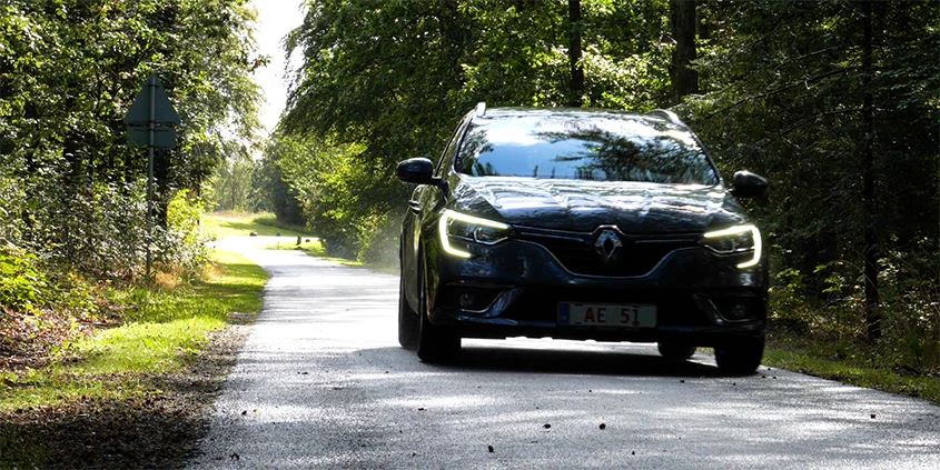 Moden pave aIDS Ny Renault Megane Sport Tourer plug-in hybrid | Book prøvetur
