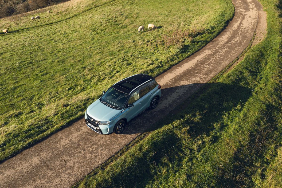 Suzuki Vitara 2025 Skraa Oppe