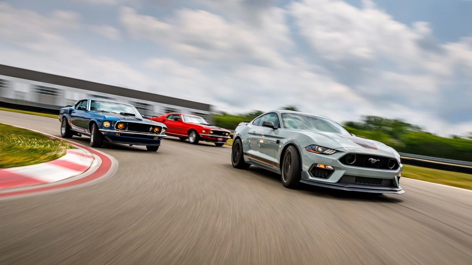 Ford Mustang Mach 1 2021 1600 11
