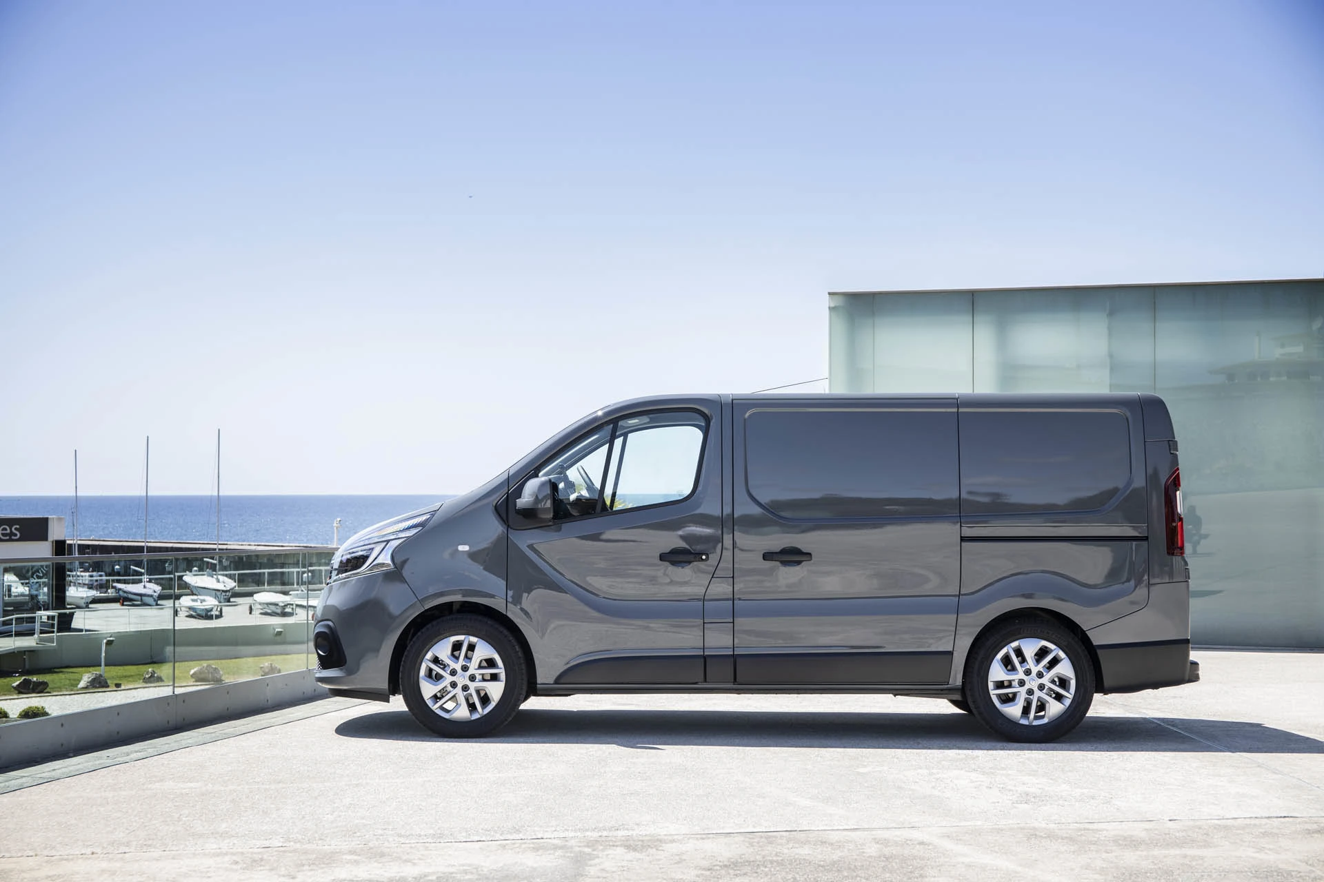 11 2019 New Renault TRAFIC Press Tests In Portugal