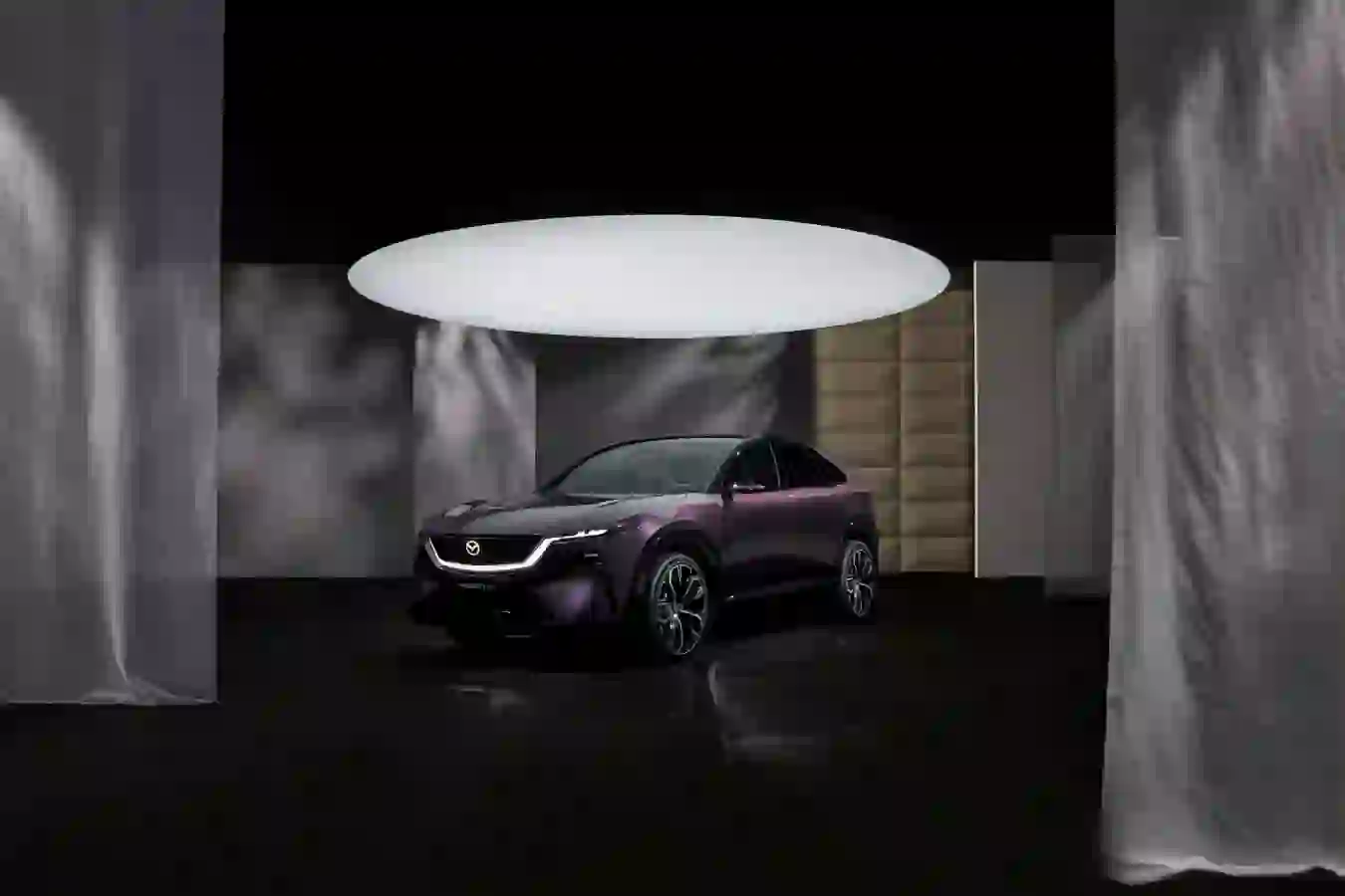 Mazda CX-6eVeldesignet, elektrisk SUV med rækkevidde op til 484 km (WLTP). Rummelig og veludstyret.