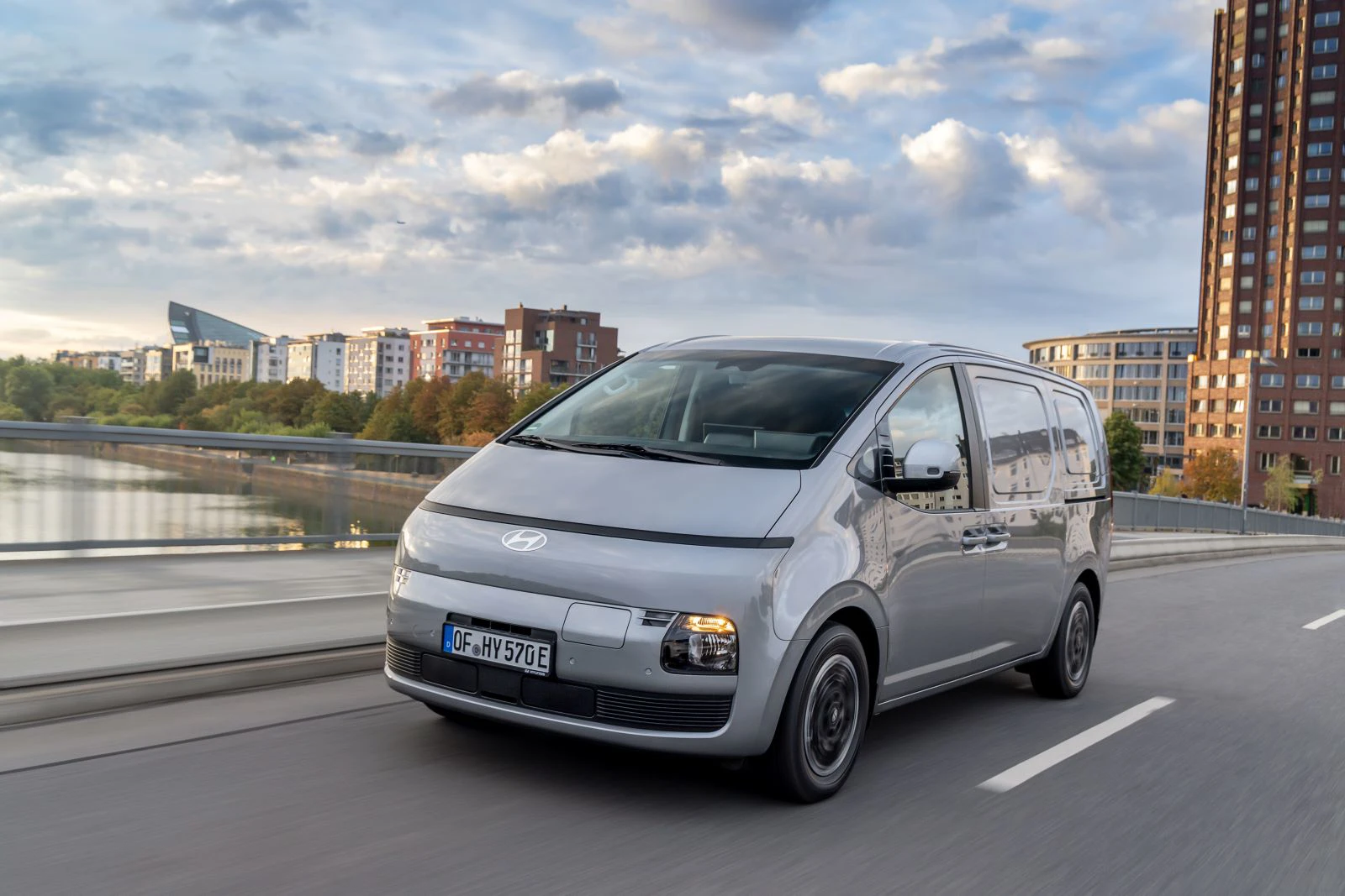 Hyundai STARIA Cargo 2026 Skraa Forfra