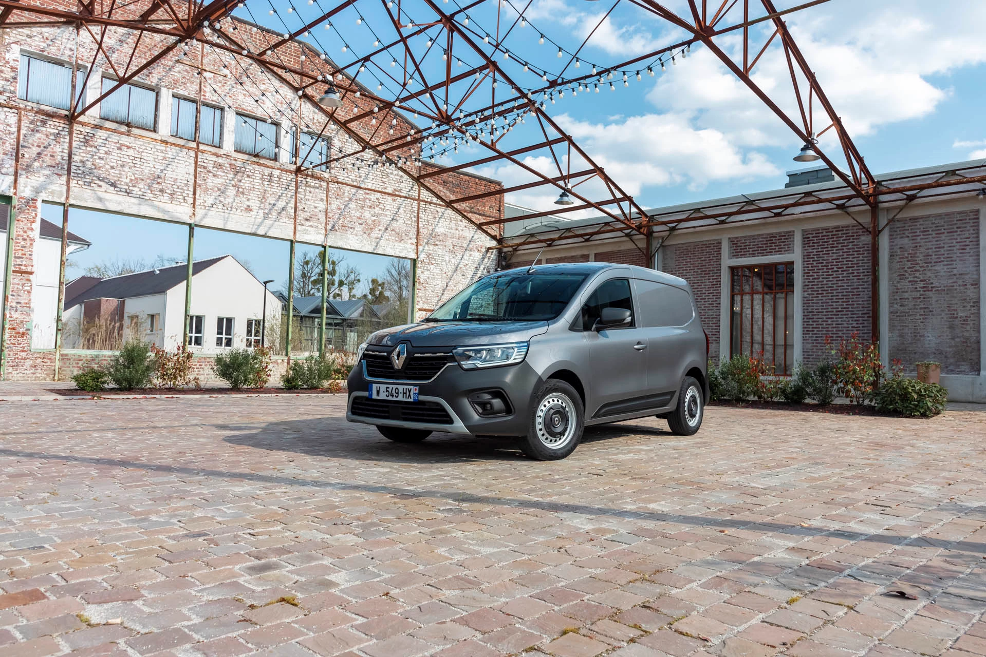 2021 New Renault Kangoo Van Tests Drive (3) (1)
