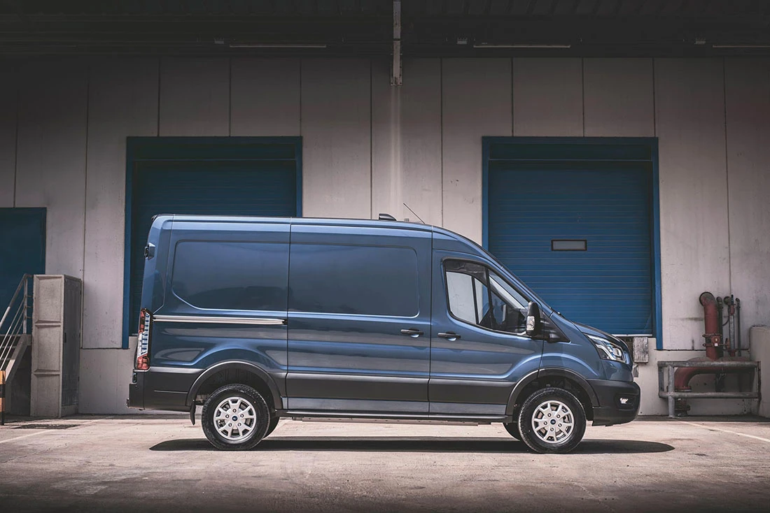 Ford 2022 E Transit Siden