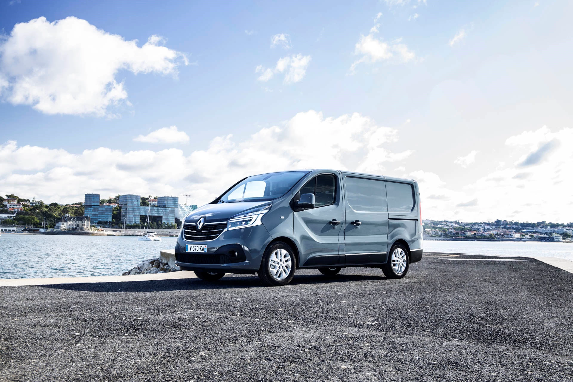 5 2019 New Renault TRAFIC Press Tests In Portugal