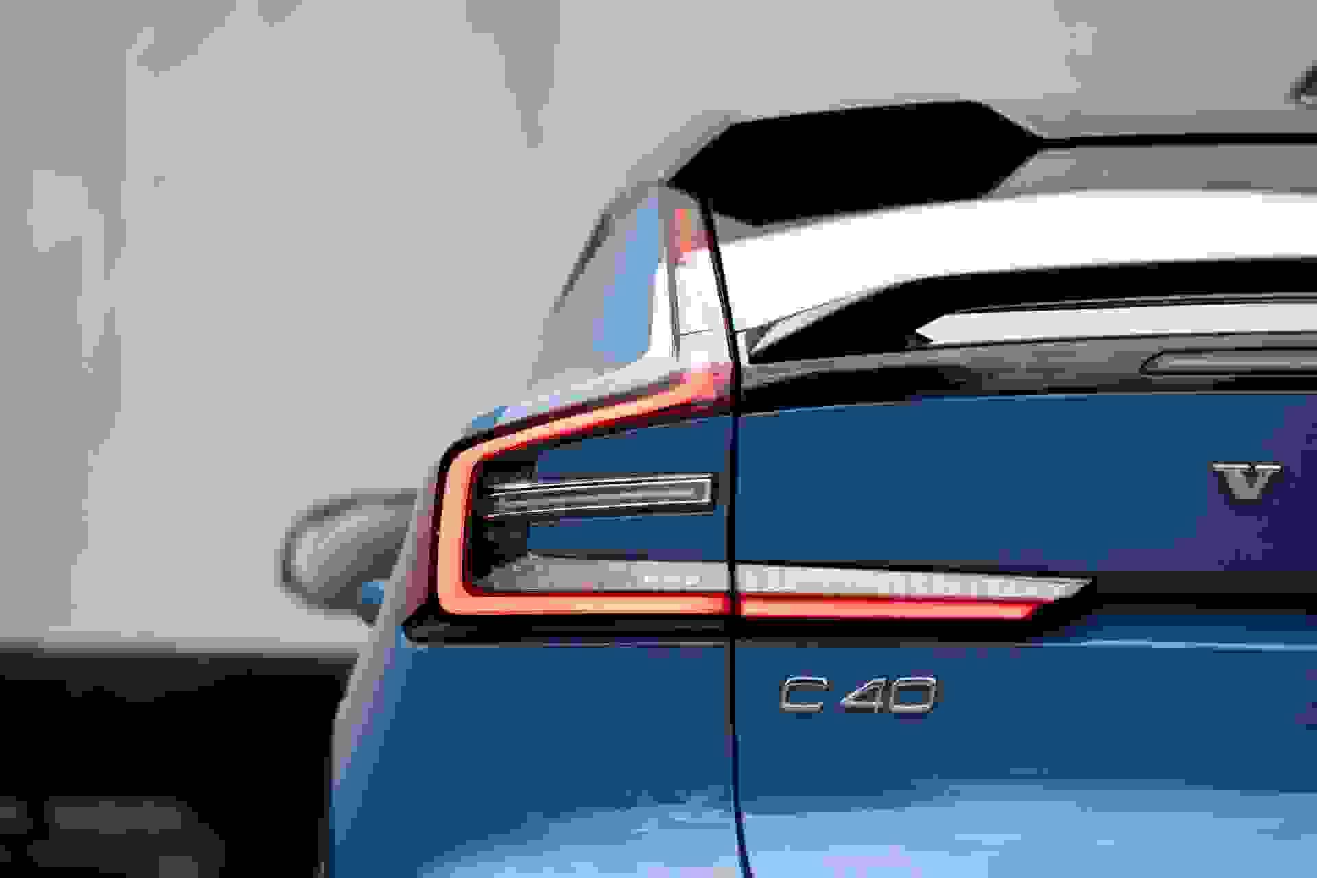 287942 Volvo C40 Recharge Fjord Blue