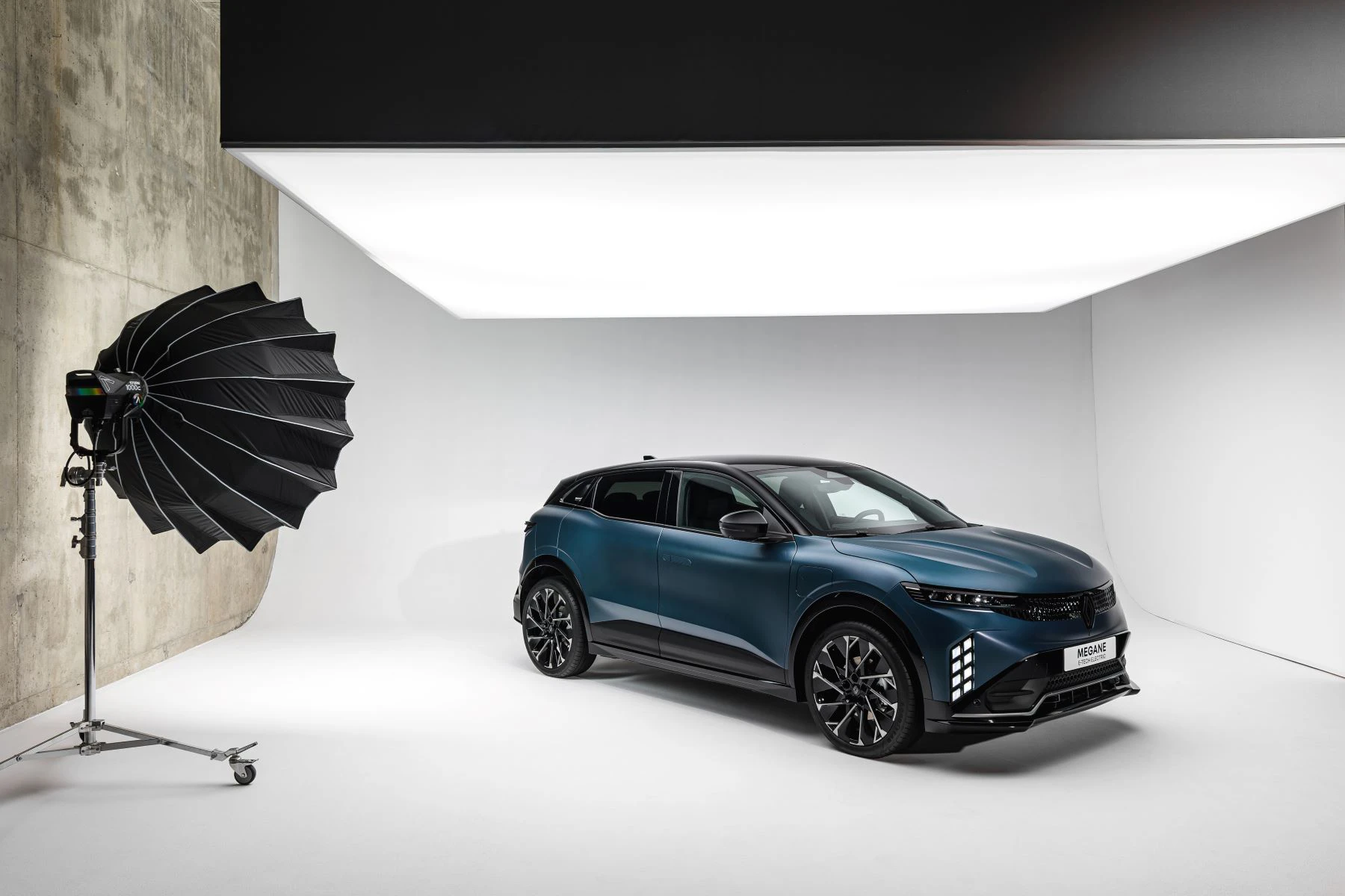 Renault Megane Electric 2026 Studio Skraa
