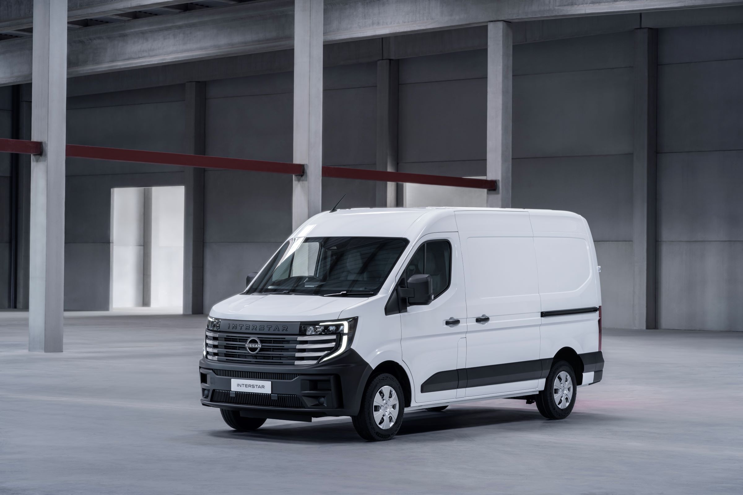 Nissan Interstar 2025 ICE Skraa Forfra