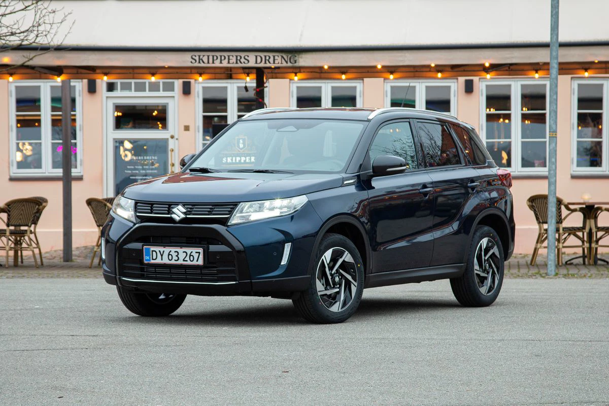 Suzuki Vitara 2025 Skraa Forfra Blaa
