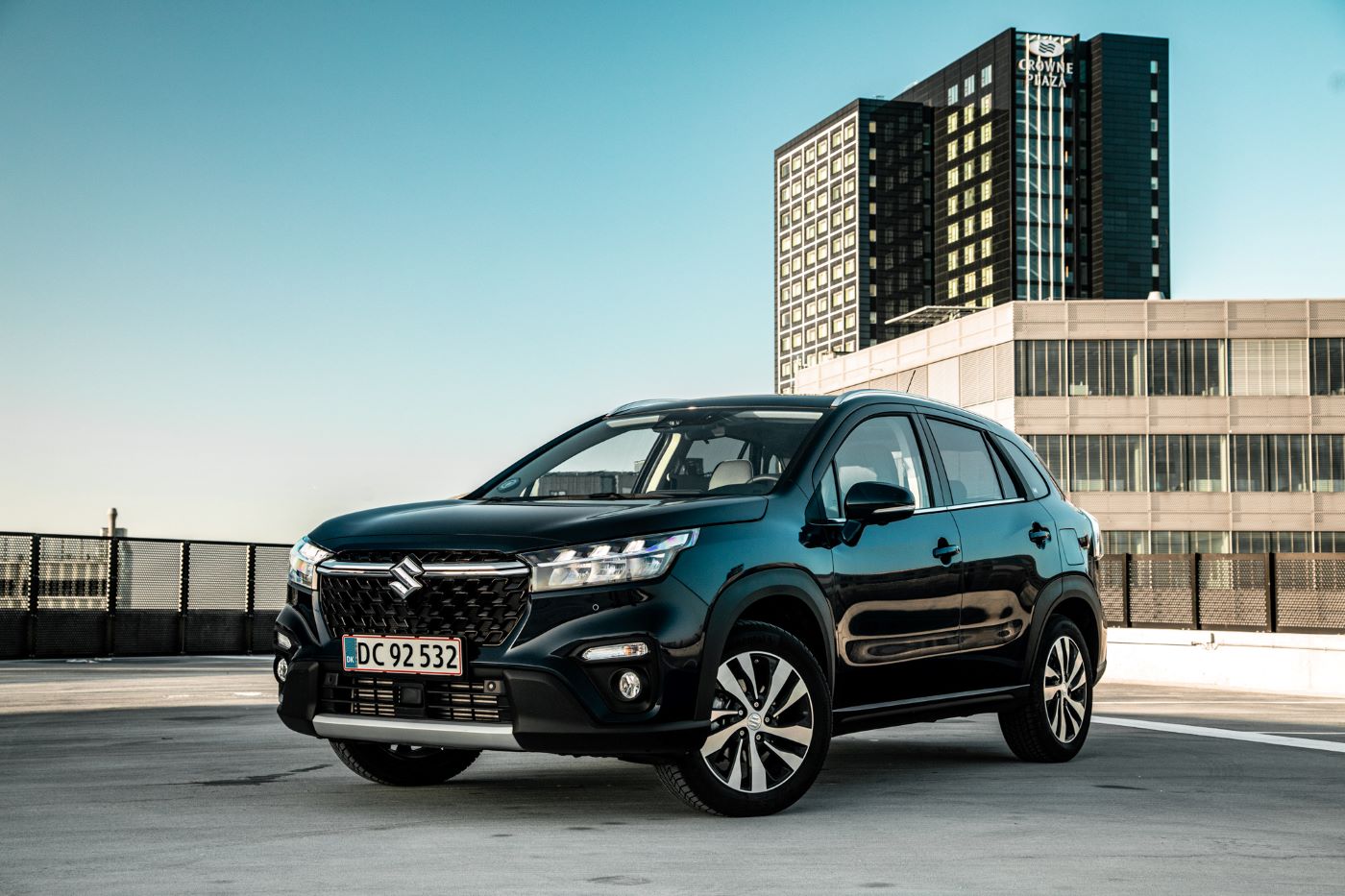 Suzuki S Cross 2025 Parkeret Skraa