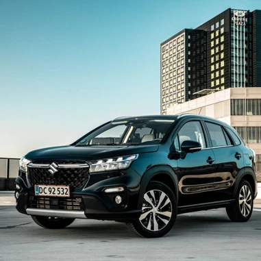 Suzuki S Cross 2025 Parkeret Skraa