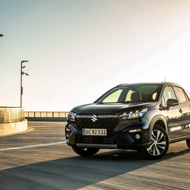 Suzuki S Cross 2025 Parkeret Forfra