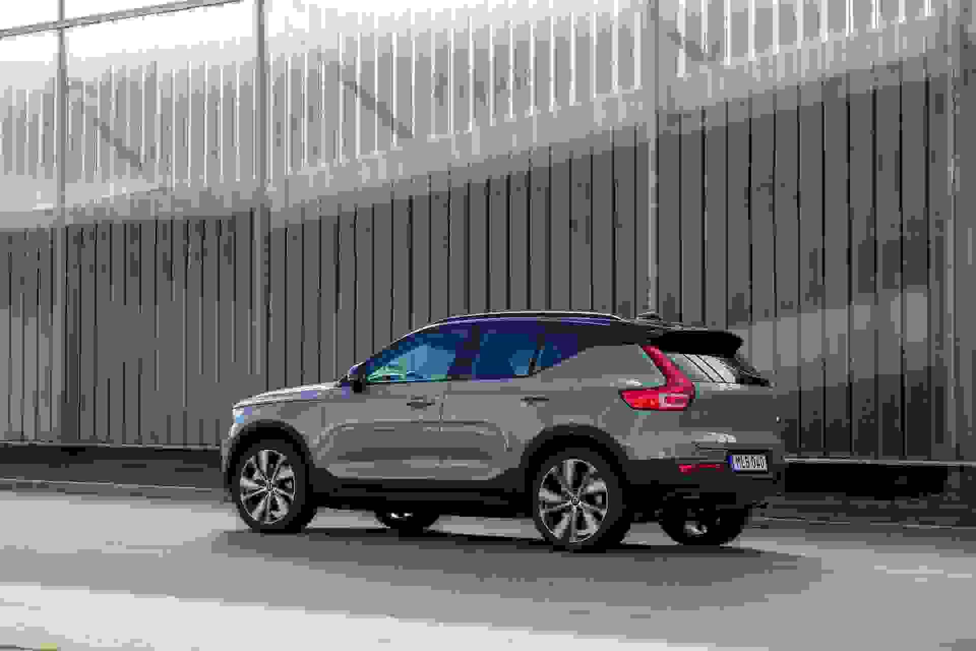 271708 Volvo XC40 Recharge P8 AWD In Sage Green