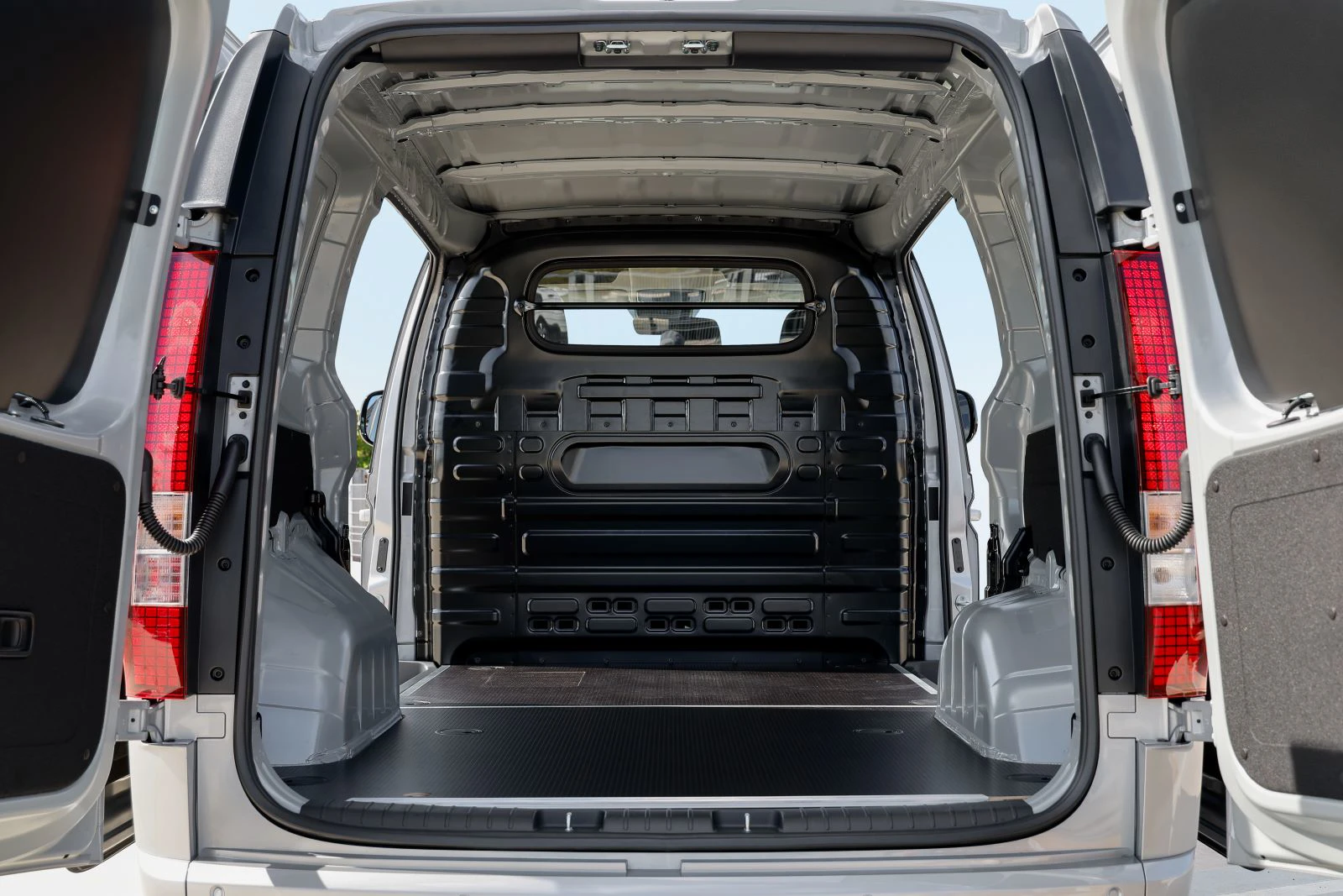 Hyundai STARIA Cargo 2026 Lastrum