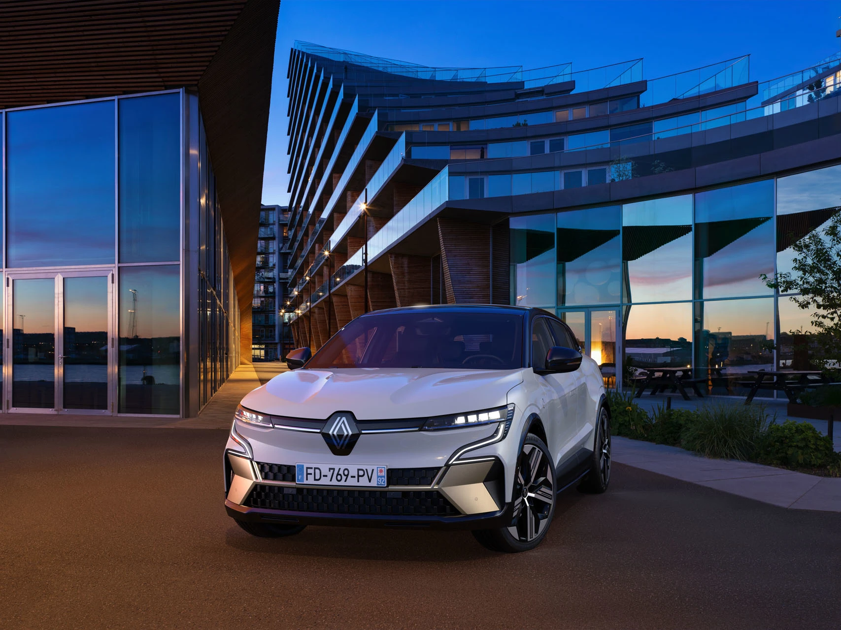 Renault Megane Electric2022 Forfra Moerkt Aarhus