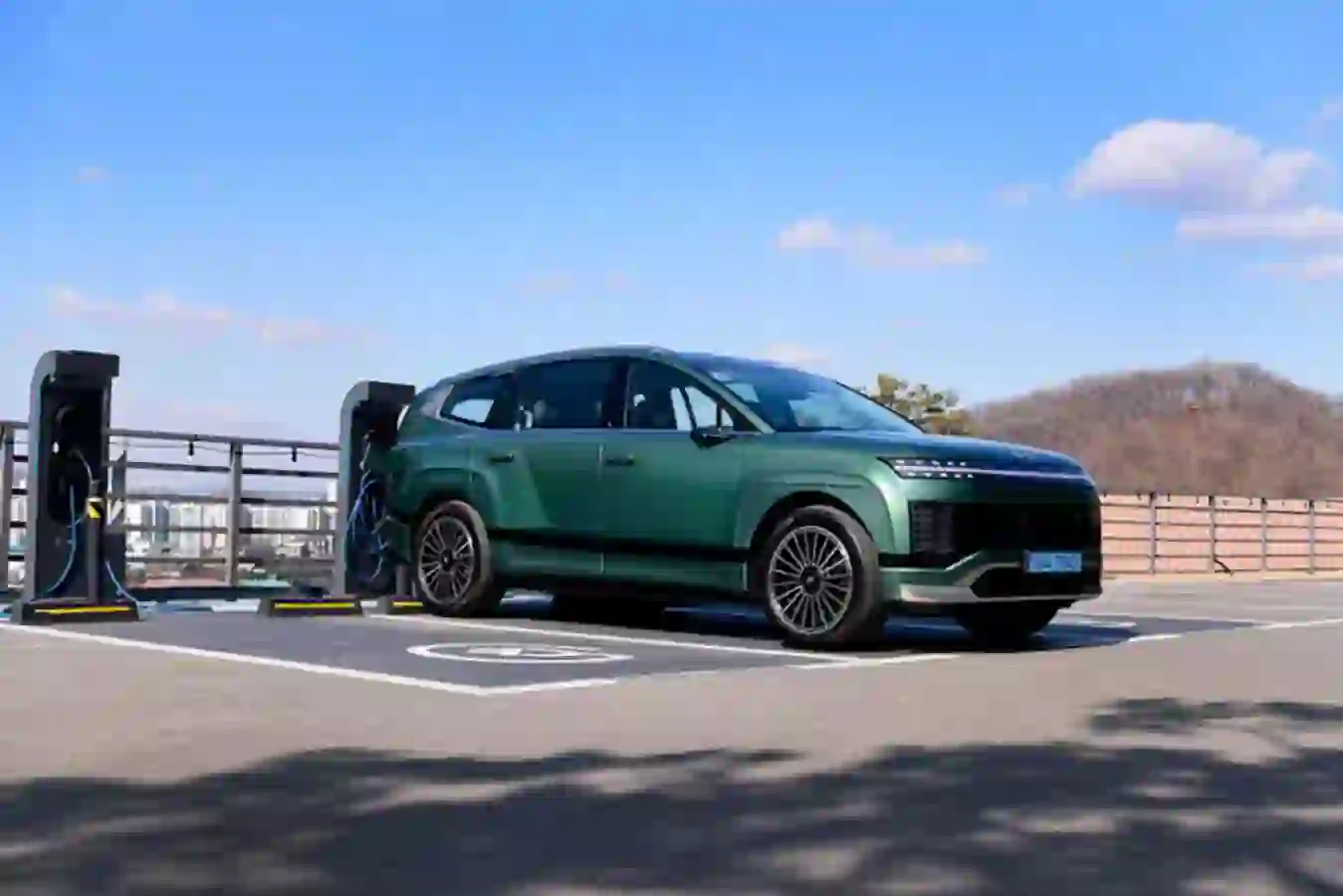 Hyundai IONIQ 9Elektrisk SUV med plads til syv personer. Elegant design og avanceret teknologi. Rækkevidde helt op til 620 km (WLTP).