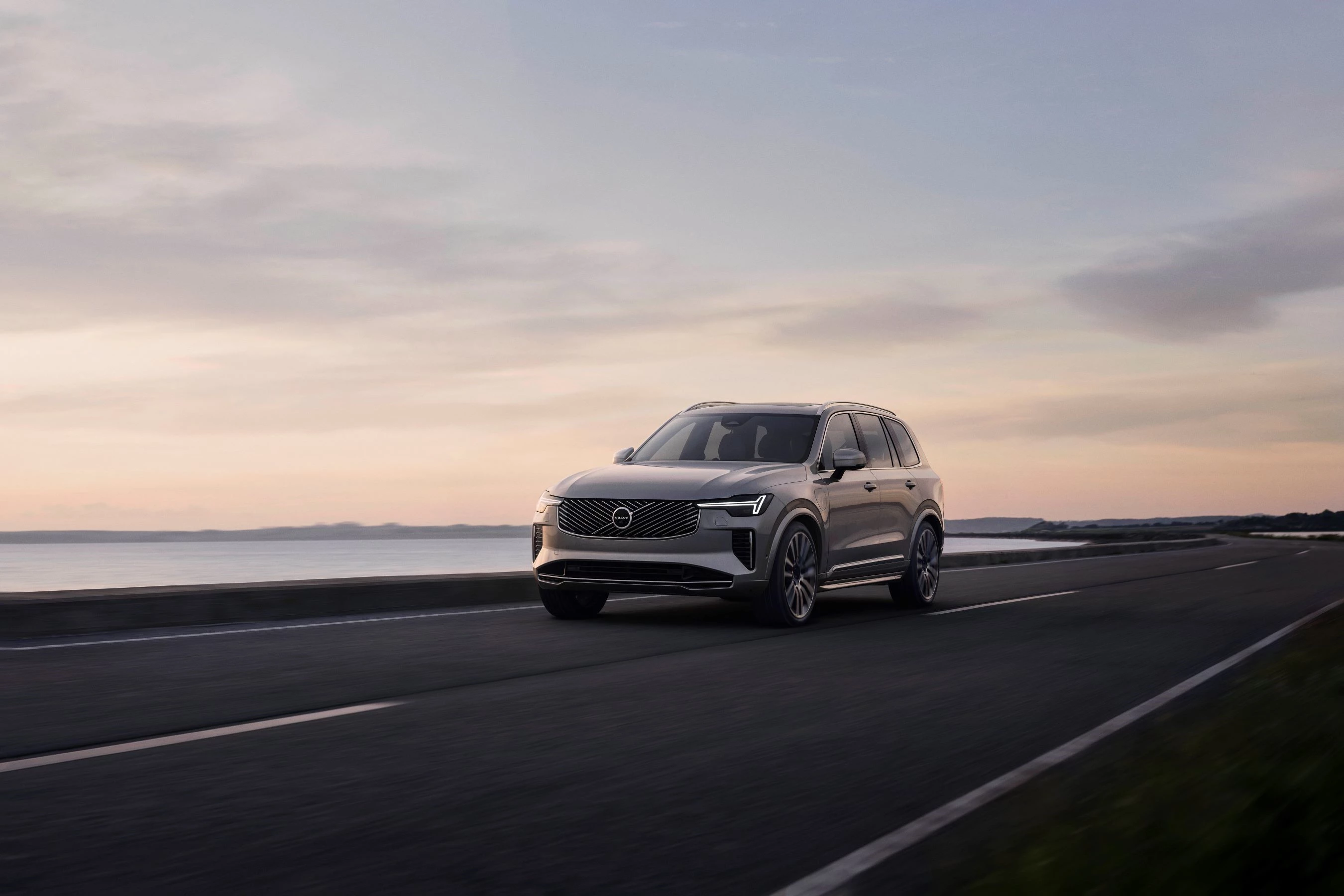 Volvo XC90 2024 Skraa Forfra Daemning