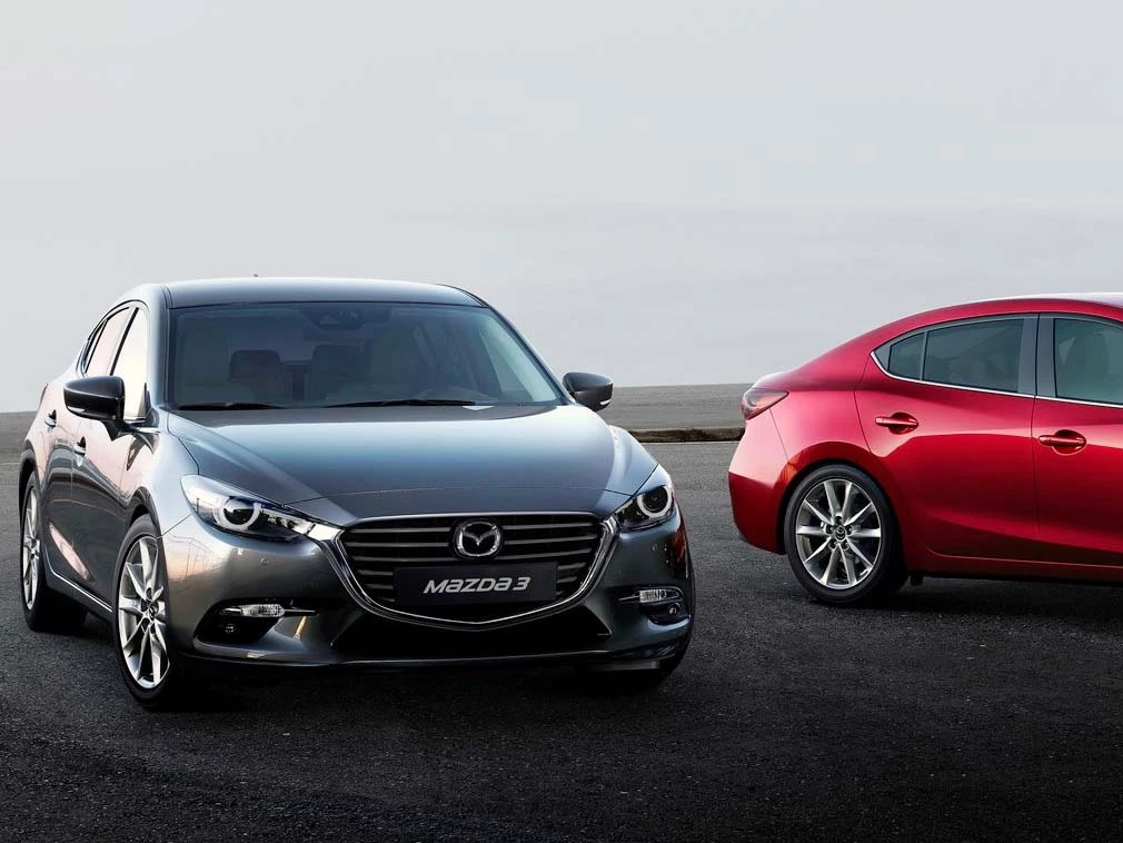 Mazda3 2018 Eksterior Graa Forlygter Koelerhjelm