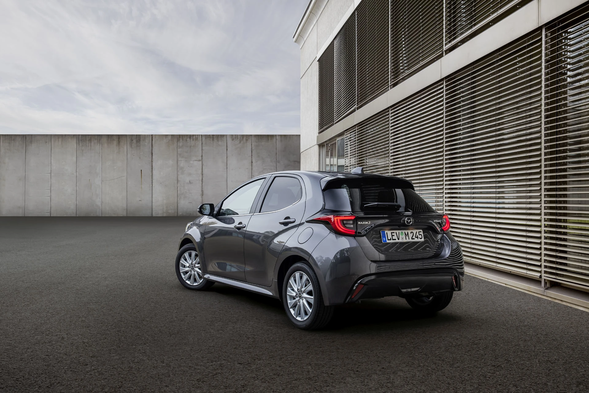 MAZDA2 HYBRID 095