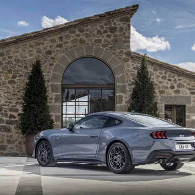 Ford Mustang 2024 Coupe Skraa Bagfra