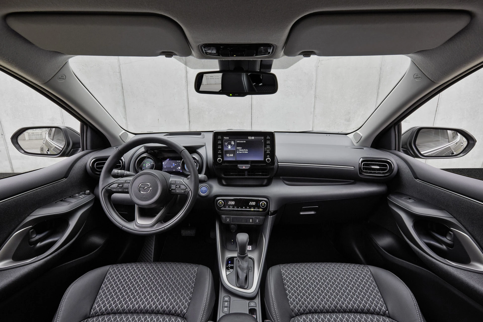 MAZDA2 HYBRID 001
