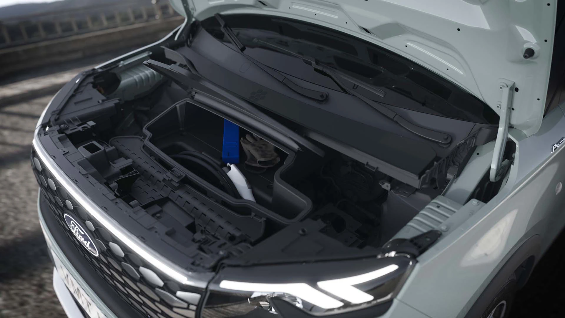 Ford E Tourneo Courier 2023 Frunk
