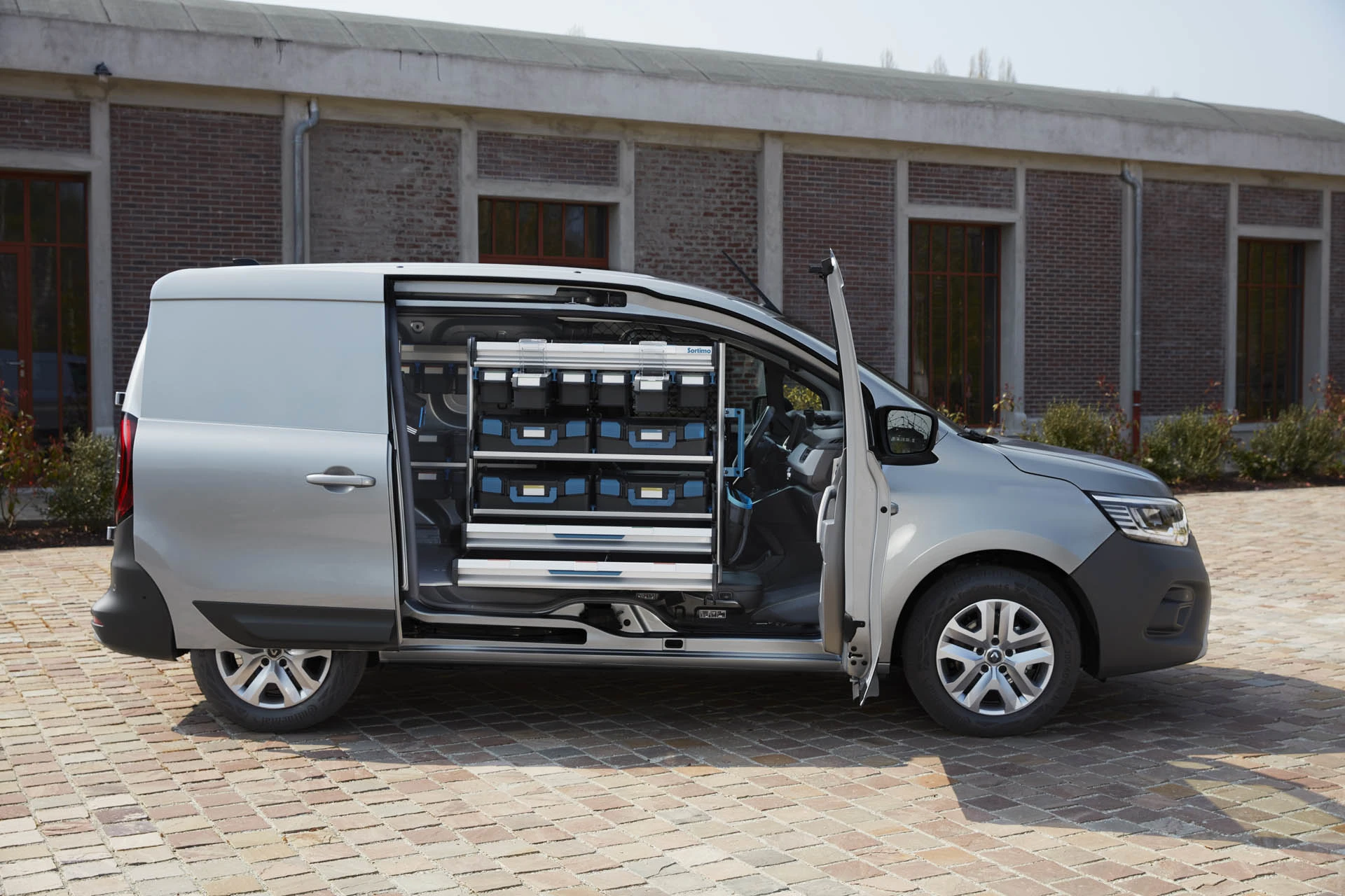 2021 New Renault Kangoo Van Tests Drive Converted Vehicles (2)