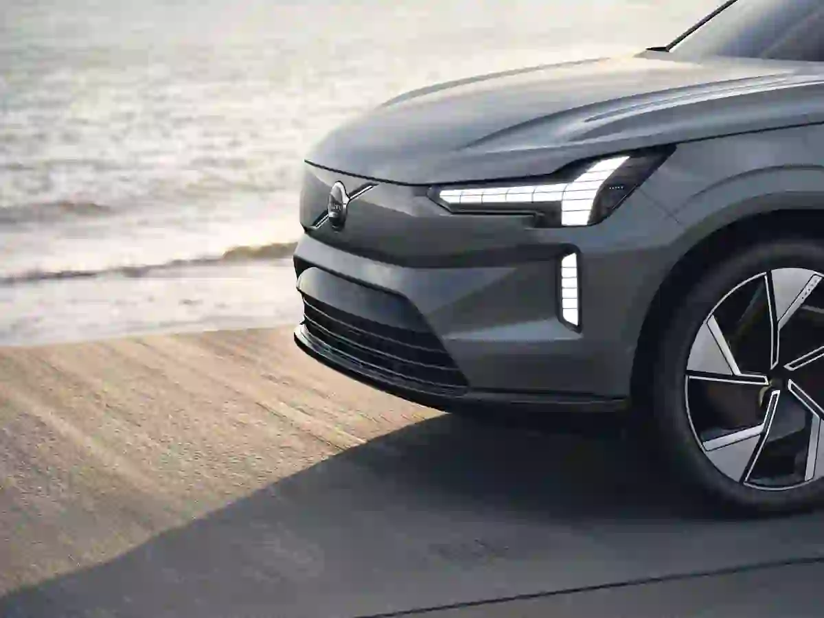 Volvo EX90Mød Volvos store fuldelektriske SUV med lang rækkevidde, stort bagagerum og luksuriøst udstyr.