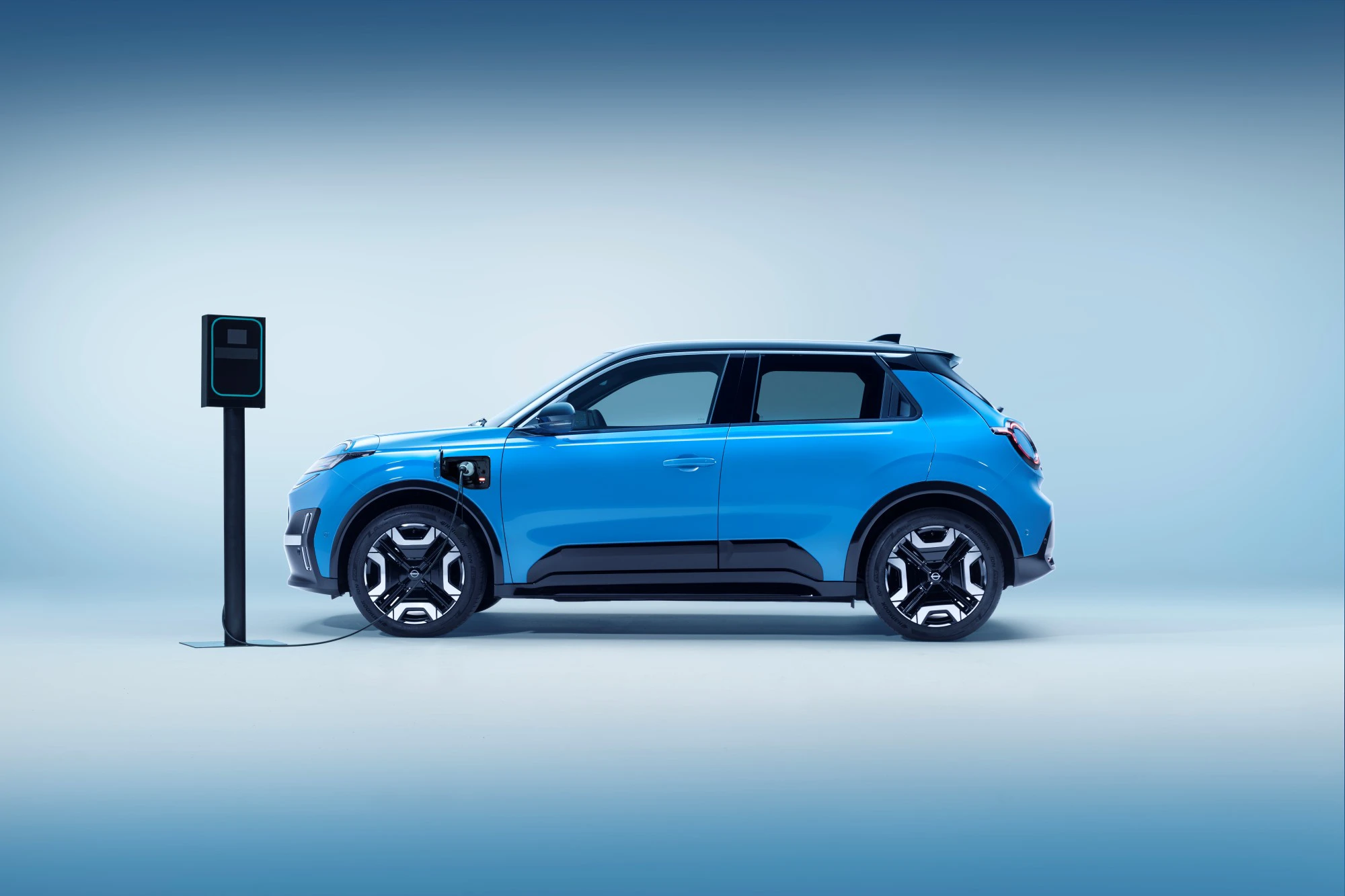 Nissan MICRA 2025 Electric Studio Opladning