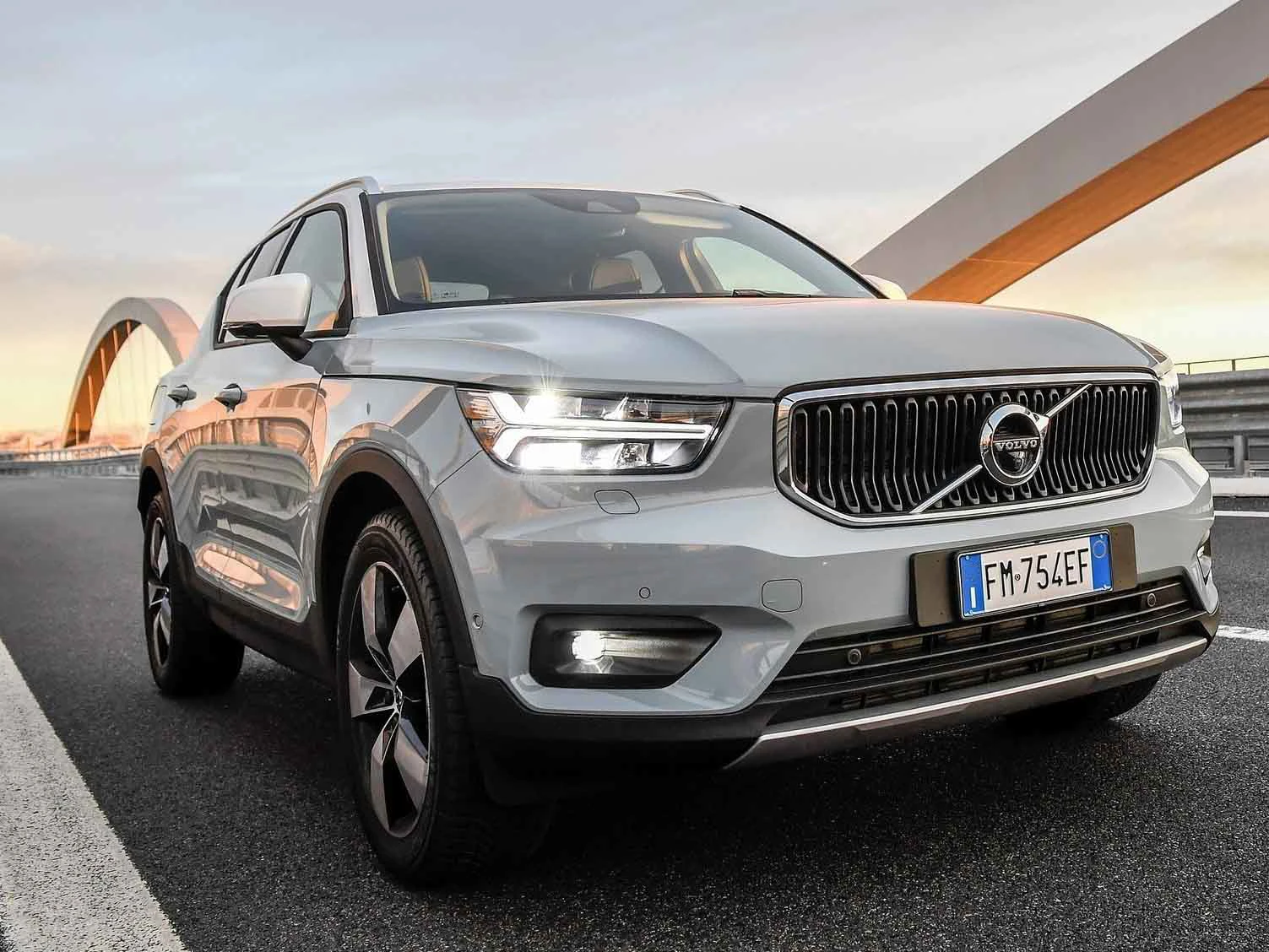 Volvo Xc40 2018 Eksterior Suv Thors Hammer Front