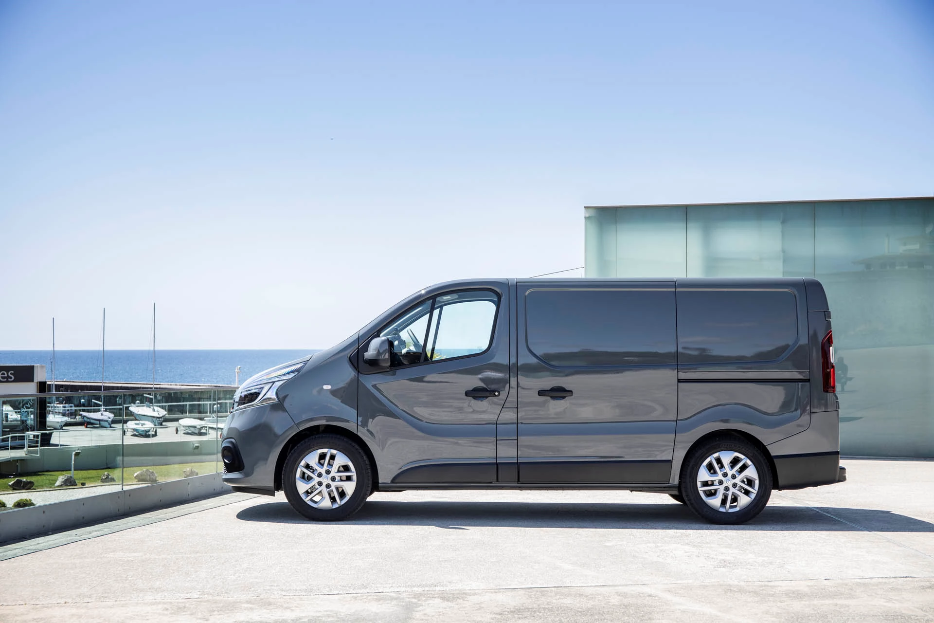 11 2019 New Renault TRAFIC Press Tests In Portugal