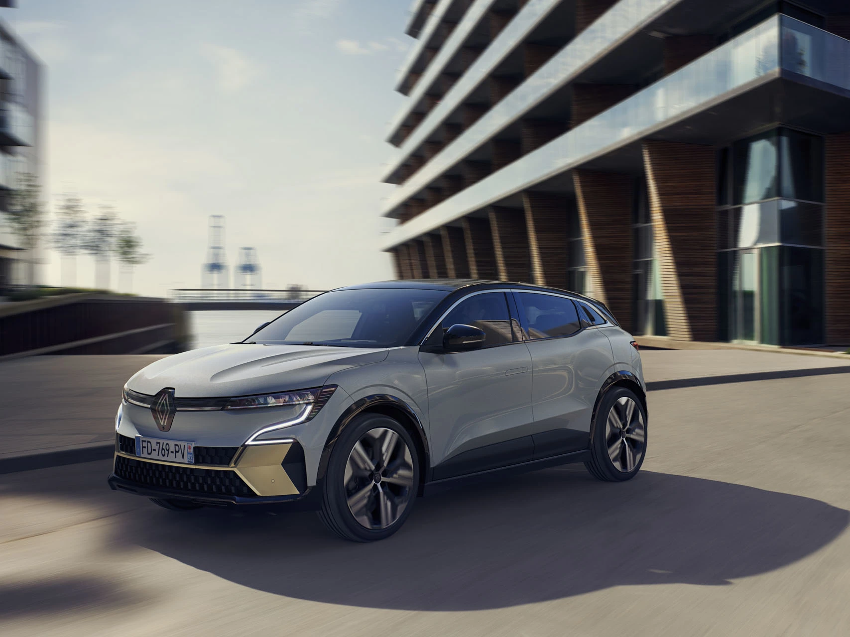 Renault Megane Electric2022 Forfra Fra Siden