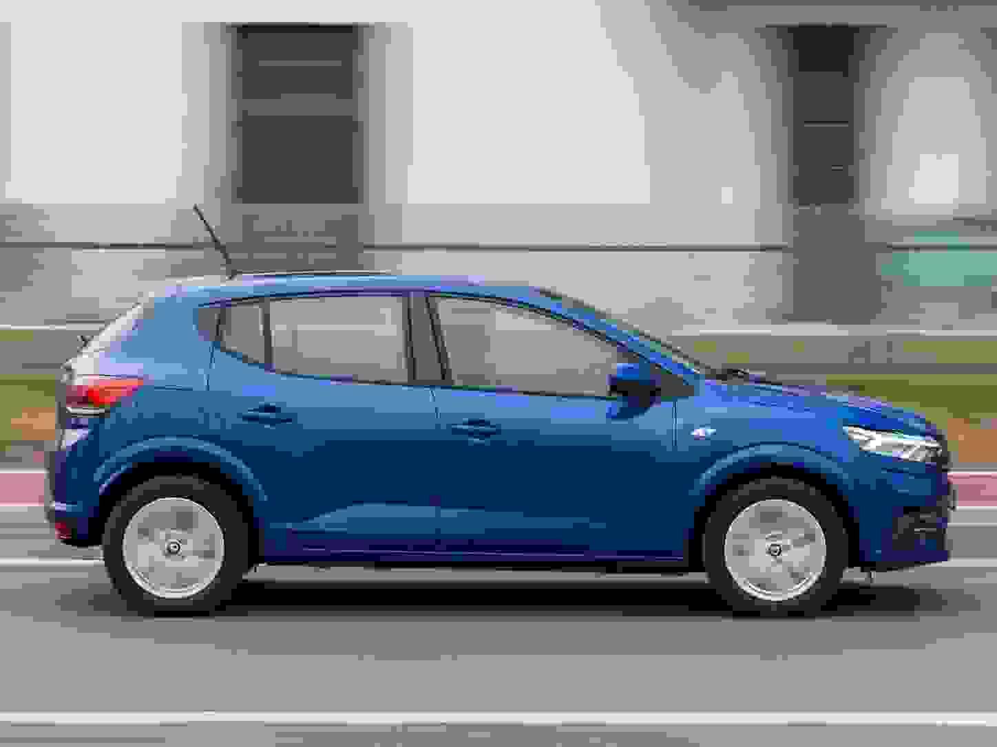 Dacia Sandero 2021 1600 10