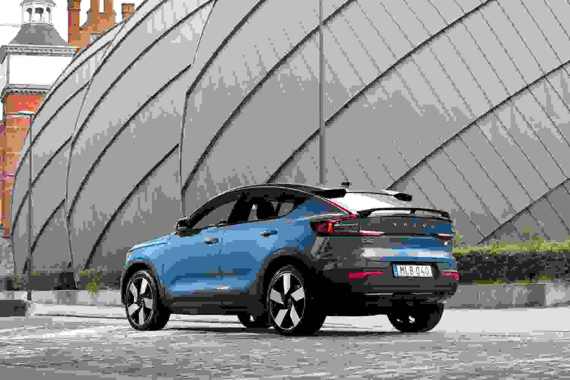 287395 Volvo C40 Recharge Fjord Blue