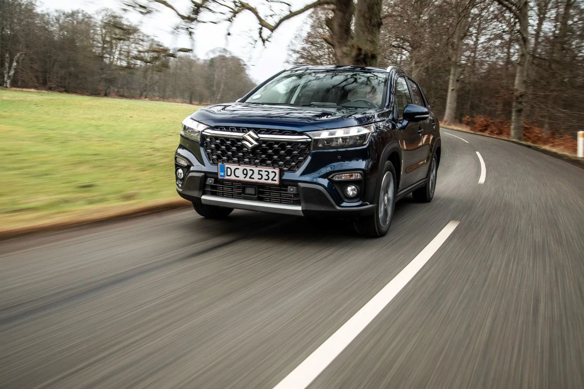 Suzuki S Cross 2025 Dynamisk Forfra